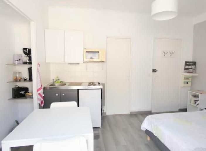A Cote De La Mer, Climatise Bed & Breakfast Nice