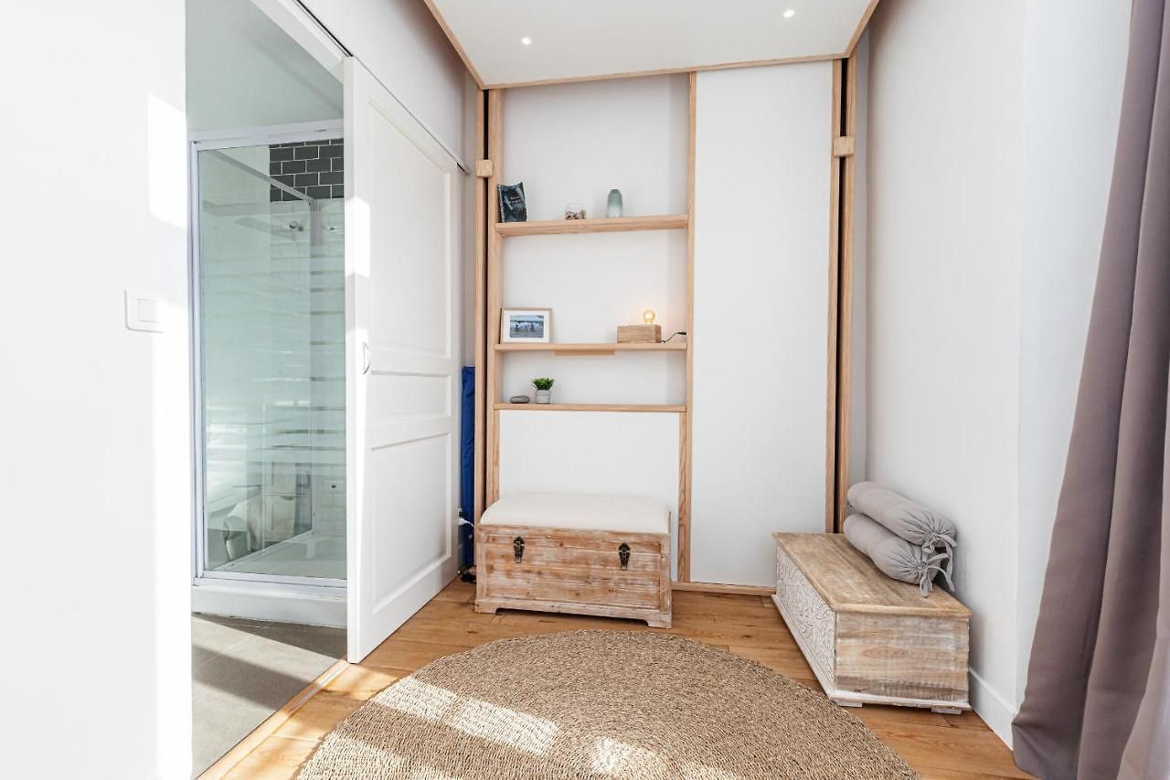 1 Bdr Downtown Near Place Massena *