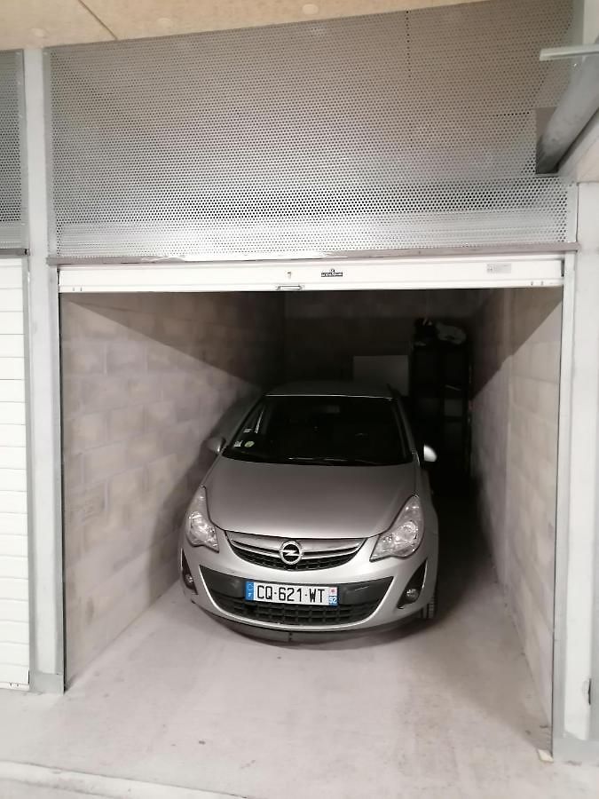 Vibes, Indoor Parking & Air Conditioning * Nice