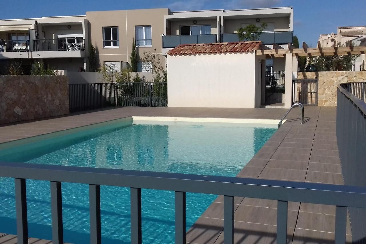 Air-conditioned With Pool Garage In A Luxury Hébergement de vacances