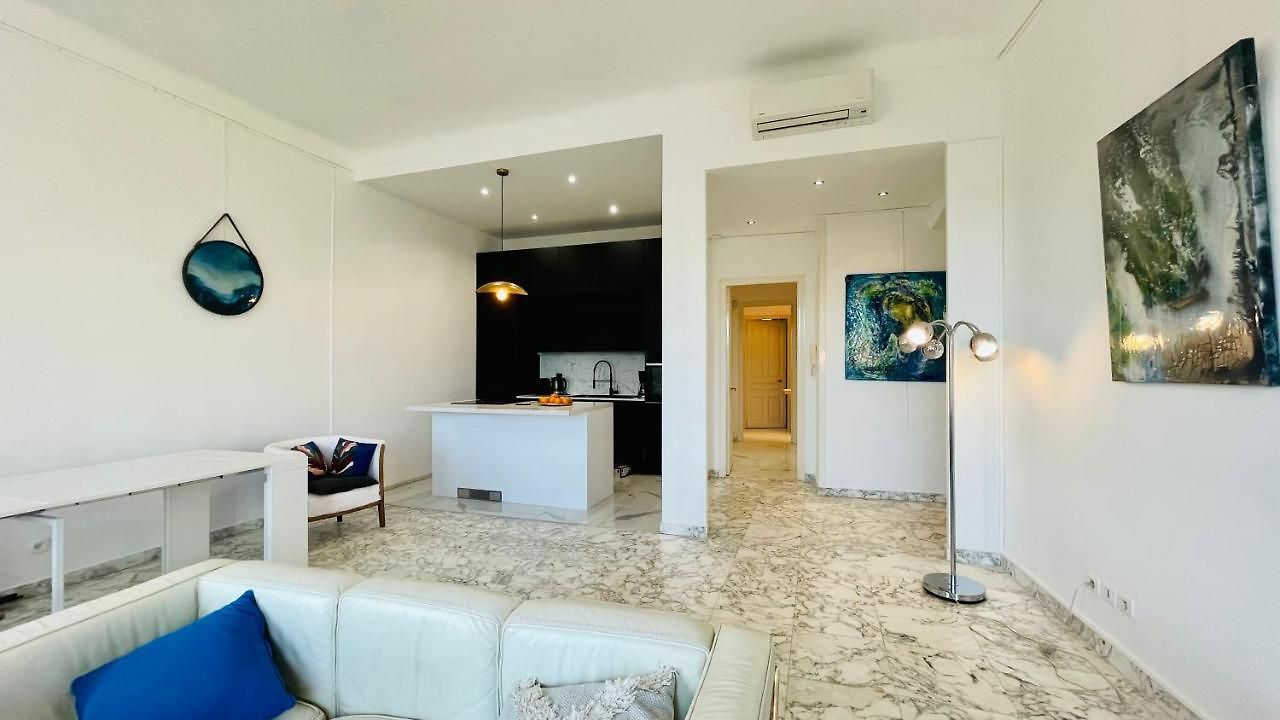 Spacious 3 Bedroom Flat Center - Magnificent View * Nice