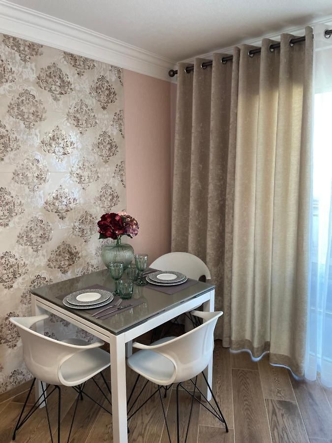 Appartement With Swimming Pool 60 Meters Near The *
