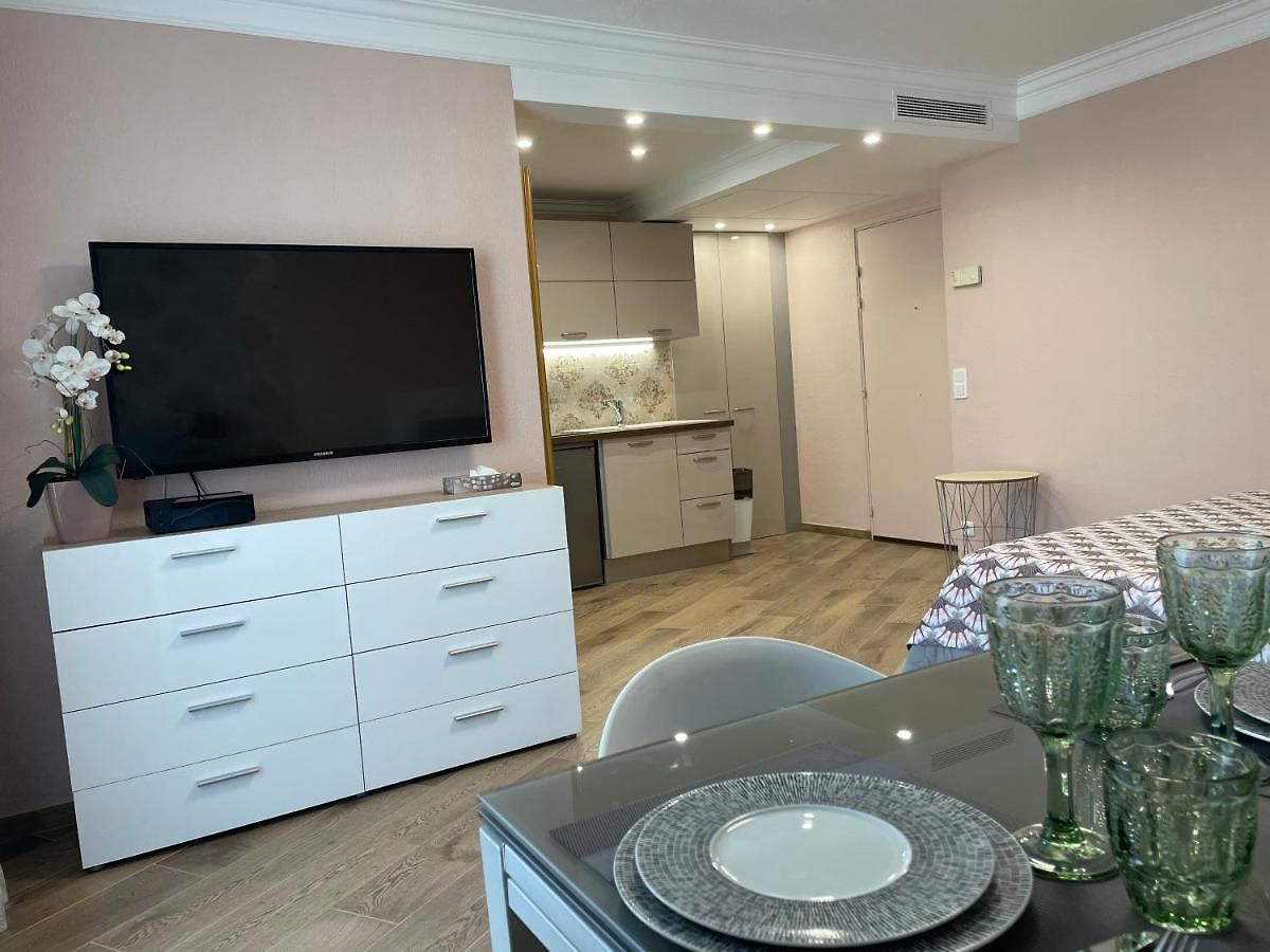 With Swimming Pool 60 Meters Near The Appartement