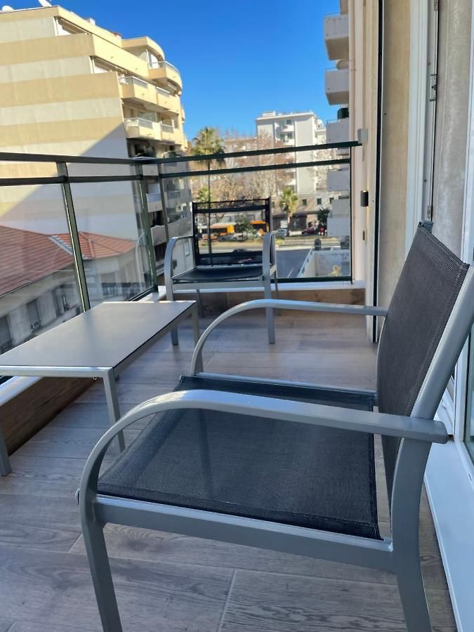 With Swimming Pool 60 Meters Near The Appartement *