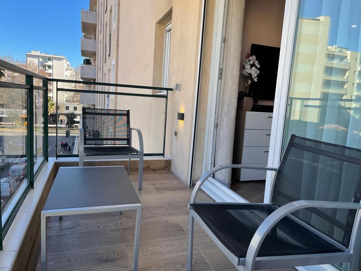 With Swimming Pool 60 Meters Near The Appartement *