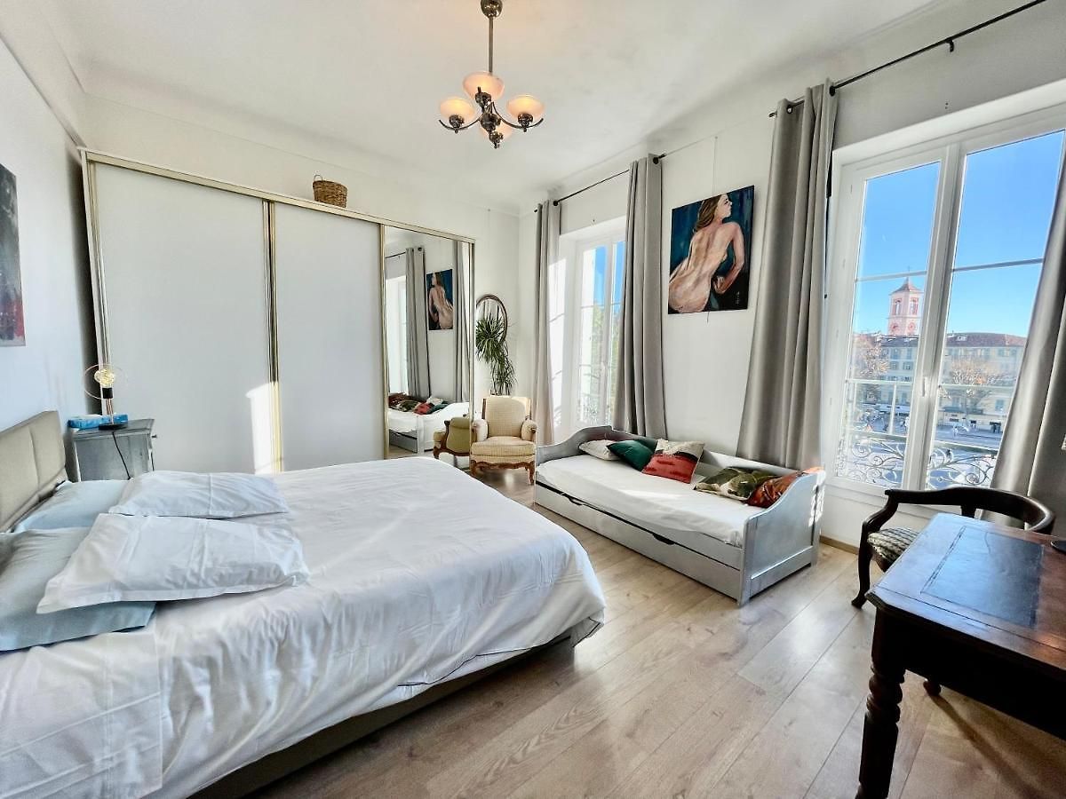 Spacious 3 Bedroom Flat Center - Magnificent View Appartement *