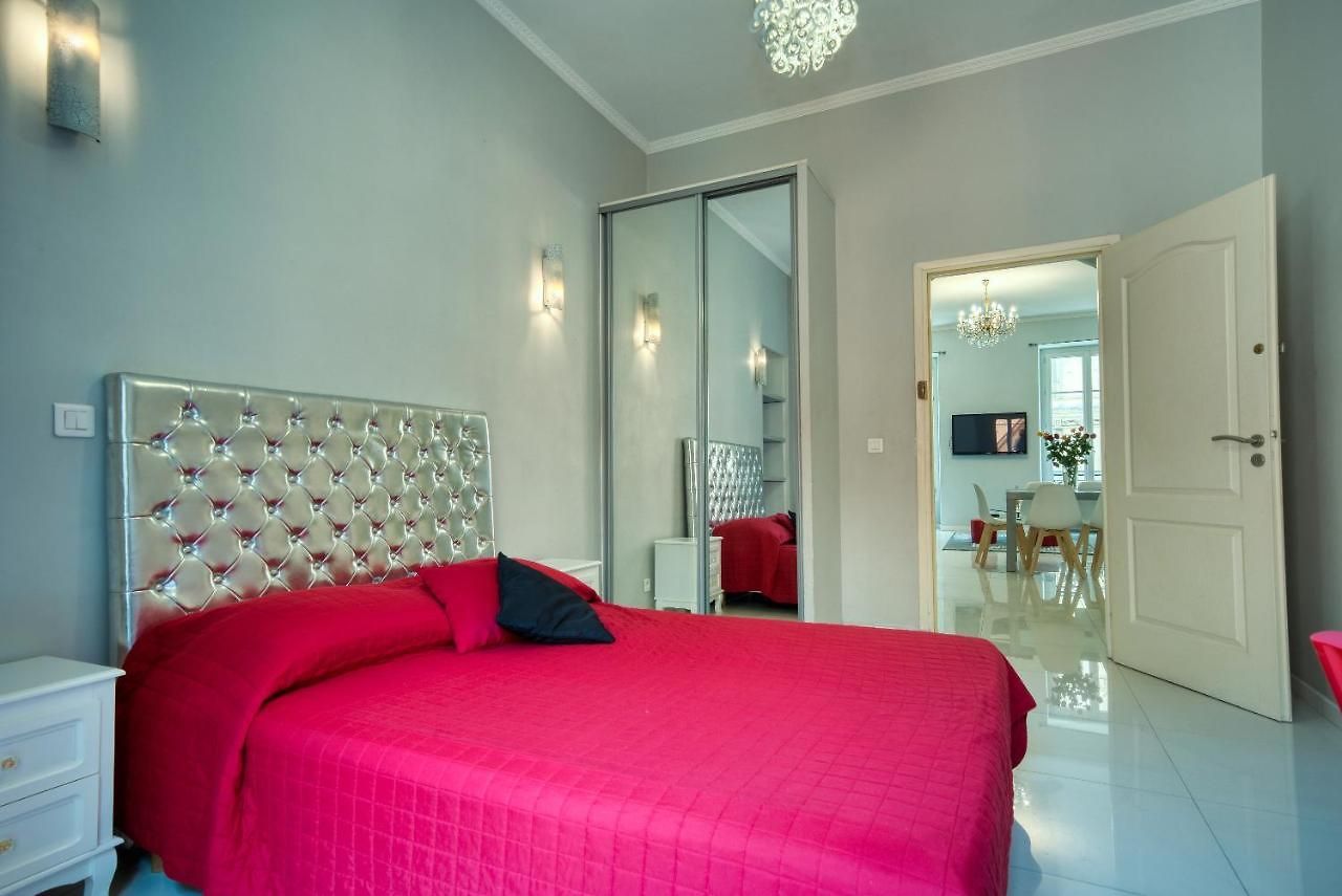 Lusso 5 Beds * Nice