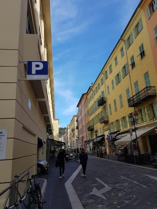 Studette En Plein Cœur Du Vieux Appartement