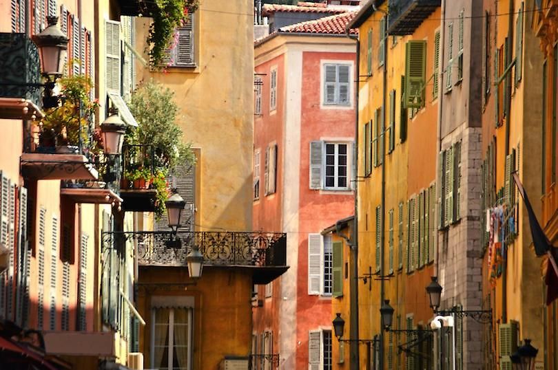 Sunny In Heart Of Old Town *