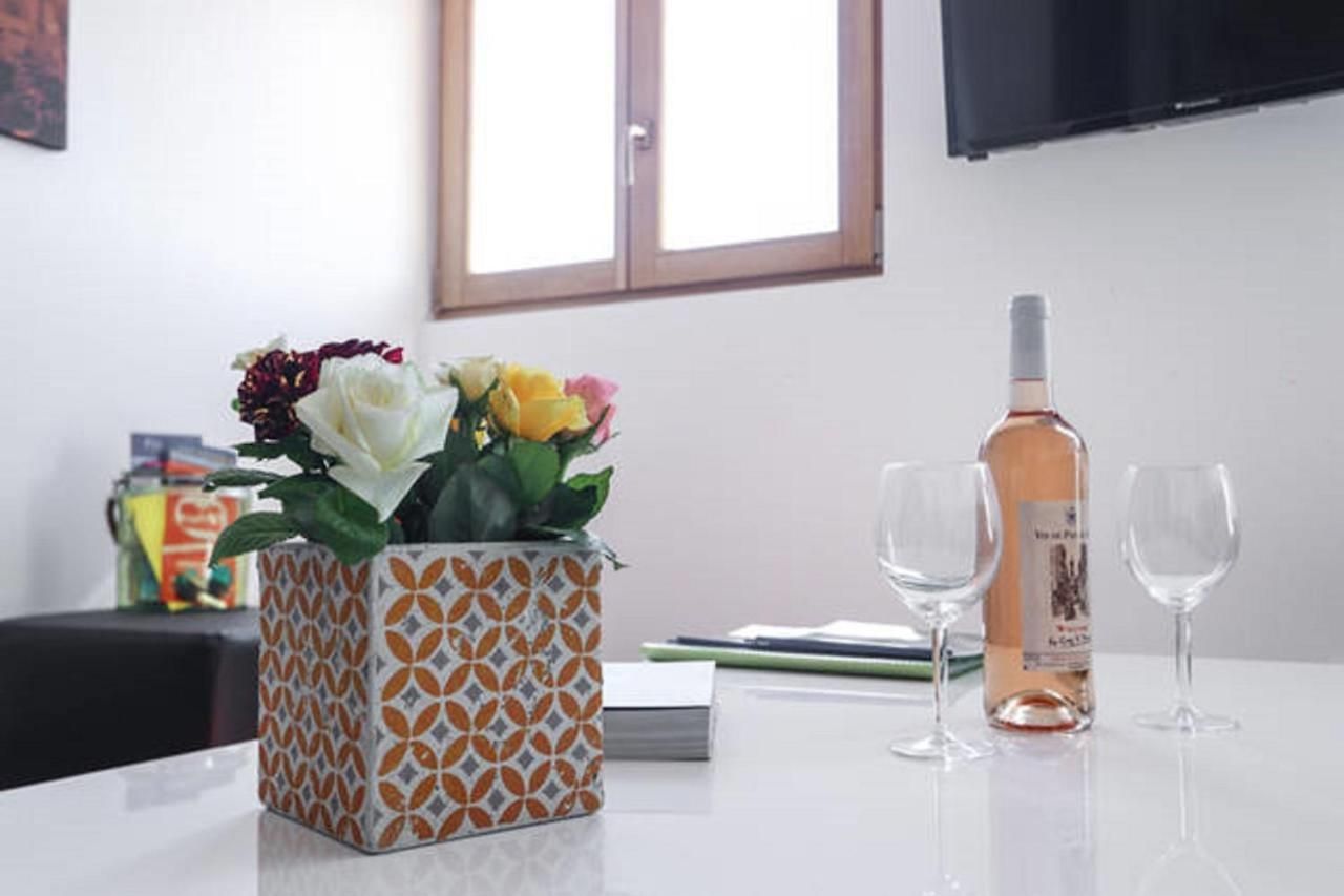 Gilly 4 - Exceptional 2beds, Sea View, Modern,a/c, Old Town Appartement Nice