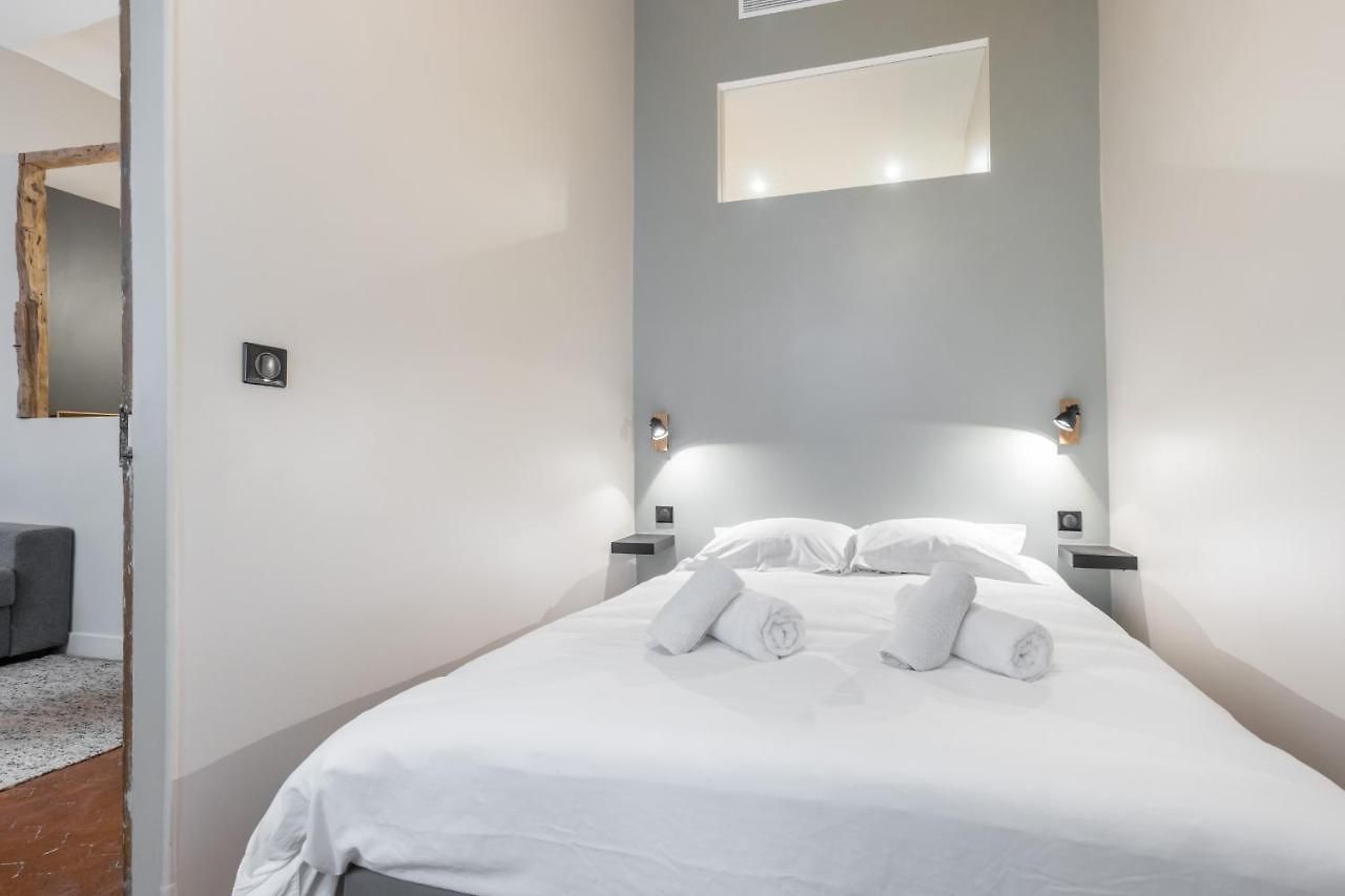 Charming 2 Bdr Old Town Nice
