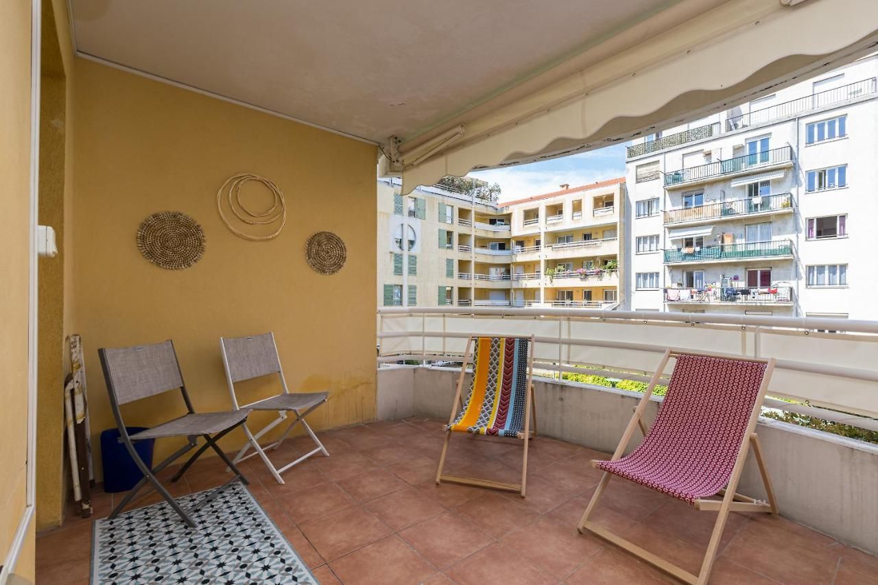 Large 2 Bdr At Port Appartement Nice
