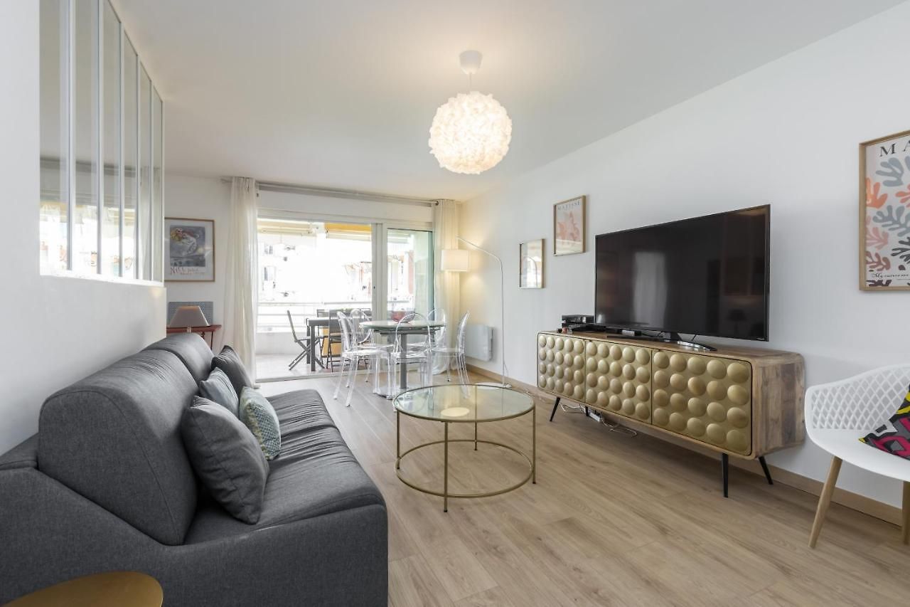 Large 2 Bdr At Port Appartement