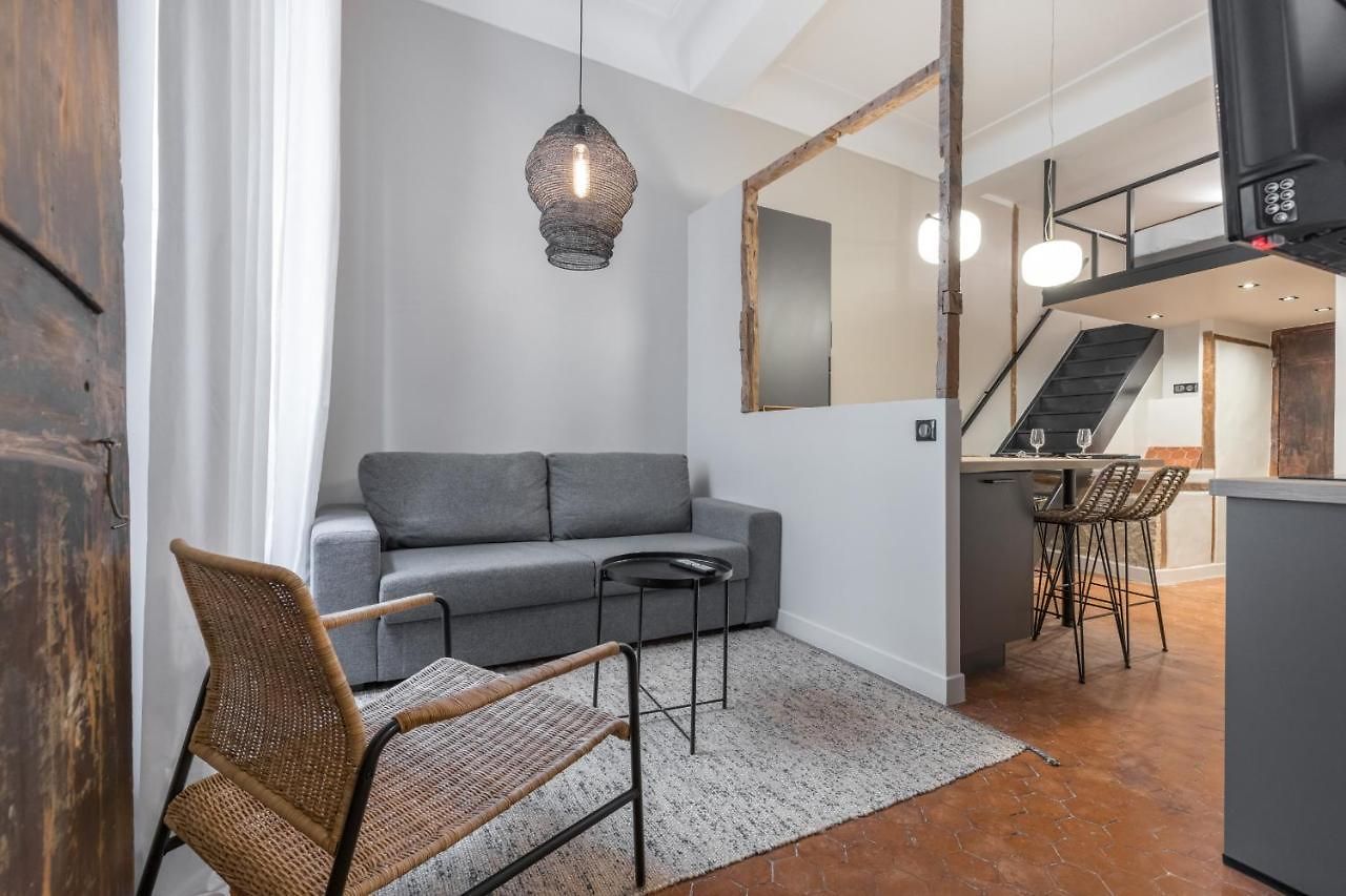 Charming 2 Bdr Old Town Appartement *