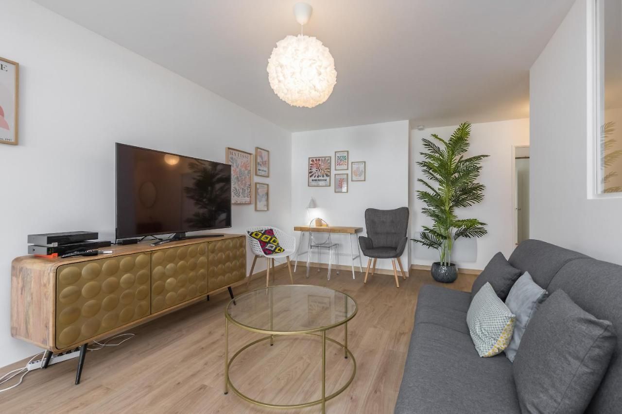 Appartement Large 2 Bdr At Port *