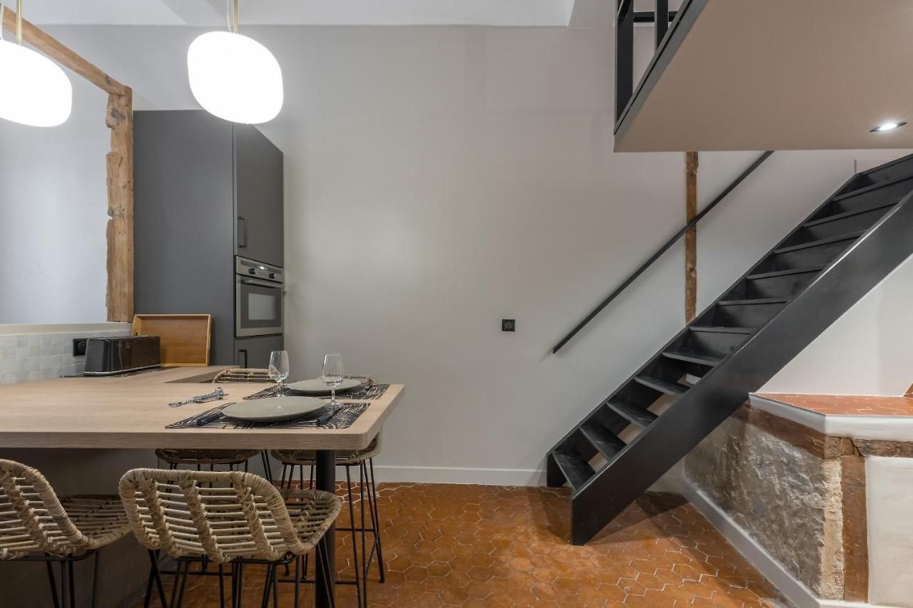 Charming 2 Bdr Old Town Appartement *