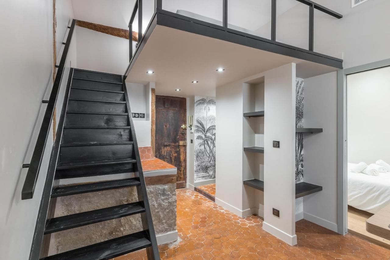 Charming 2 Bdr Old Town Appartement *