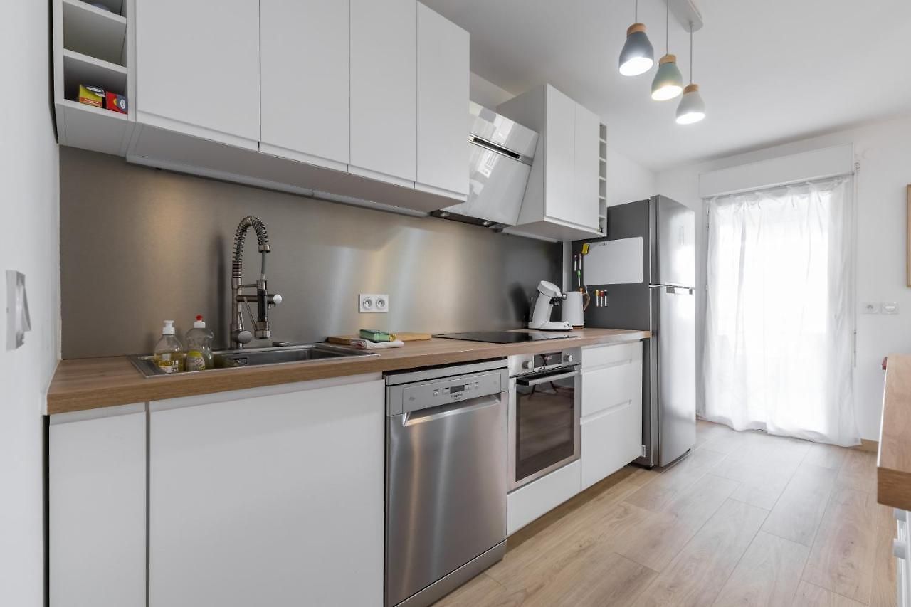 Large 2 Bdr At Port Appartement Nice
