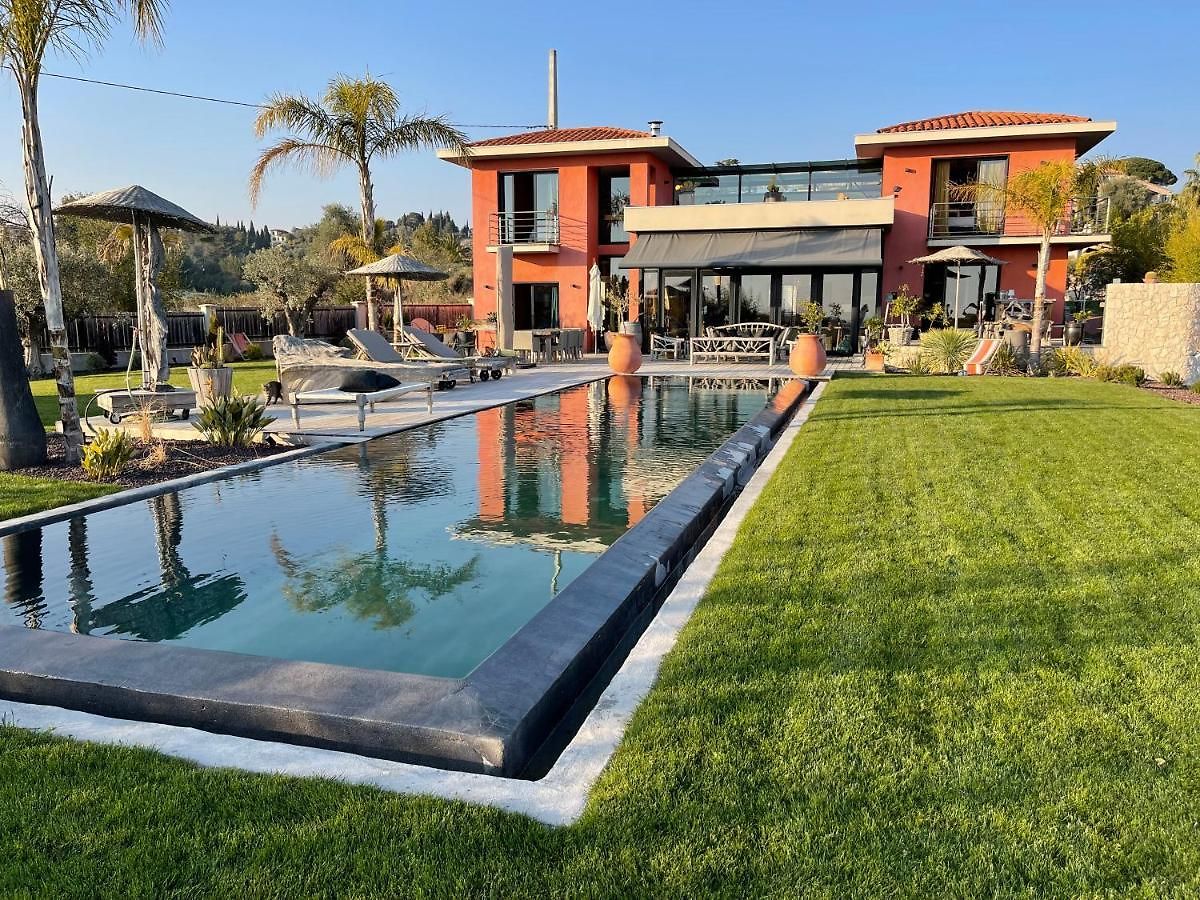 De Luxe Piscine Vue *