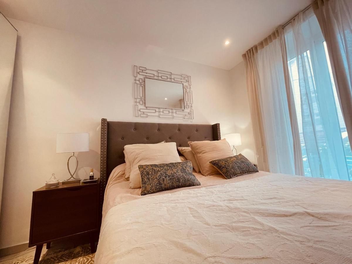 Renting - Paganini - Spacious - 2 Bedrooms - King Bed - Bathtub - Heart Of Appartement