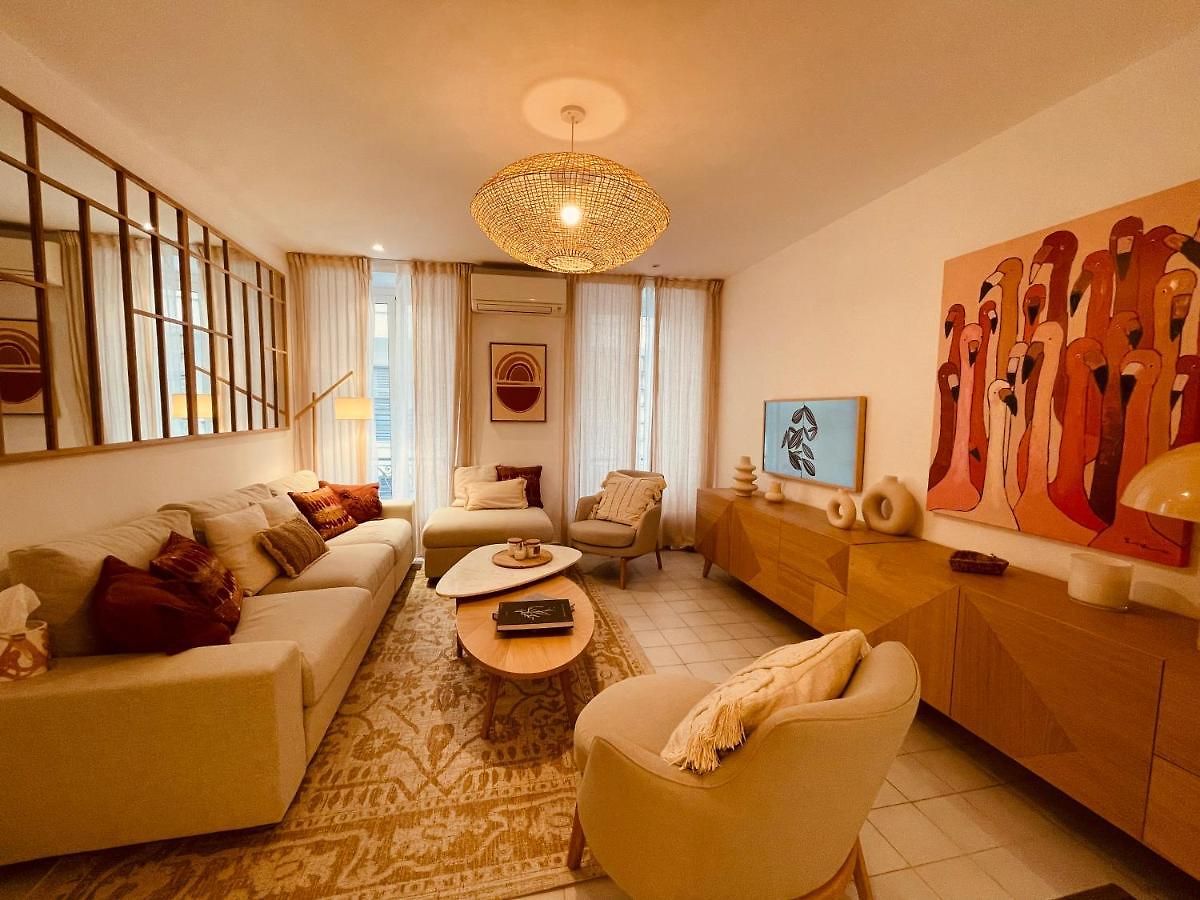 Renting - Paganini - Spacious - 2 Bedrooms - King Bed - Bathtub - Heart Of Appartement *