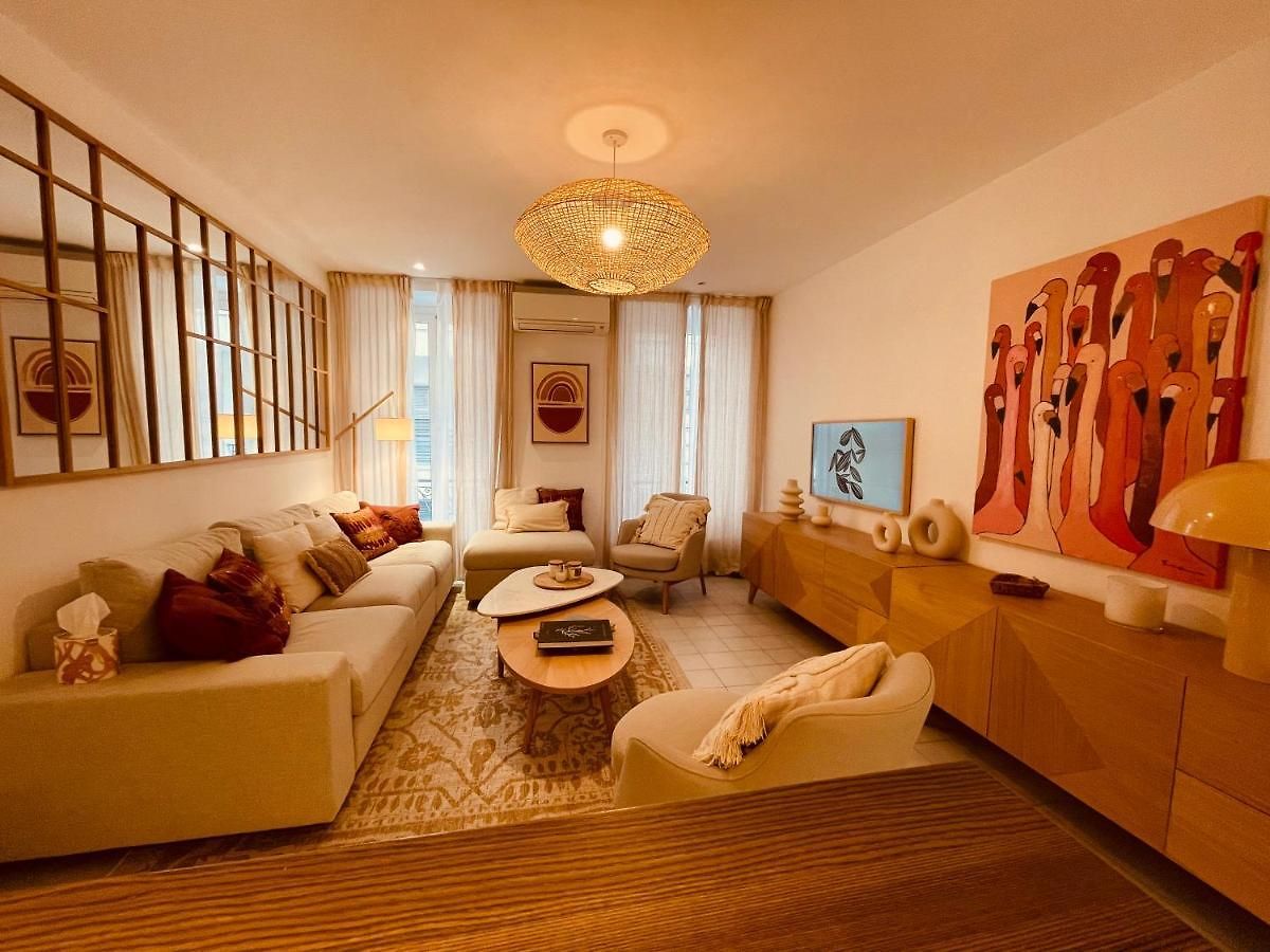 Appartement Renting - Paganini - Spacious - 2 Bedrooms - King Bed - Bathtub - Heart Of