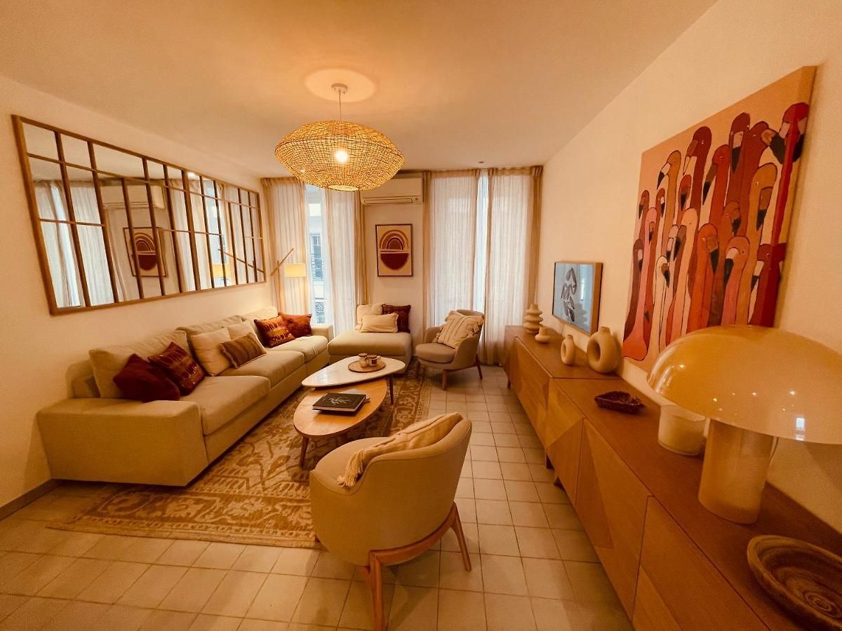 Renting - Paganini - Spacious - 2 Bedrooms - King Bed - Bathtub - Heart Of Appartement