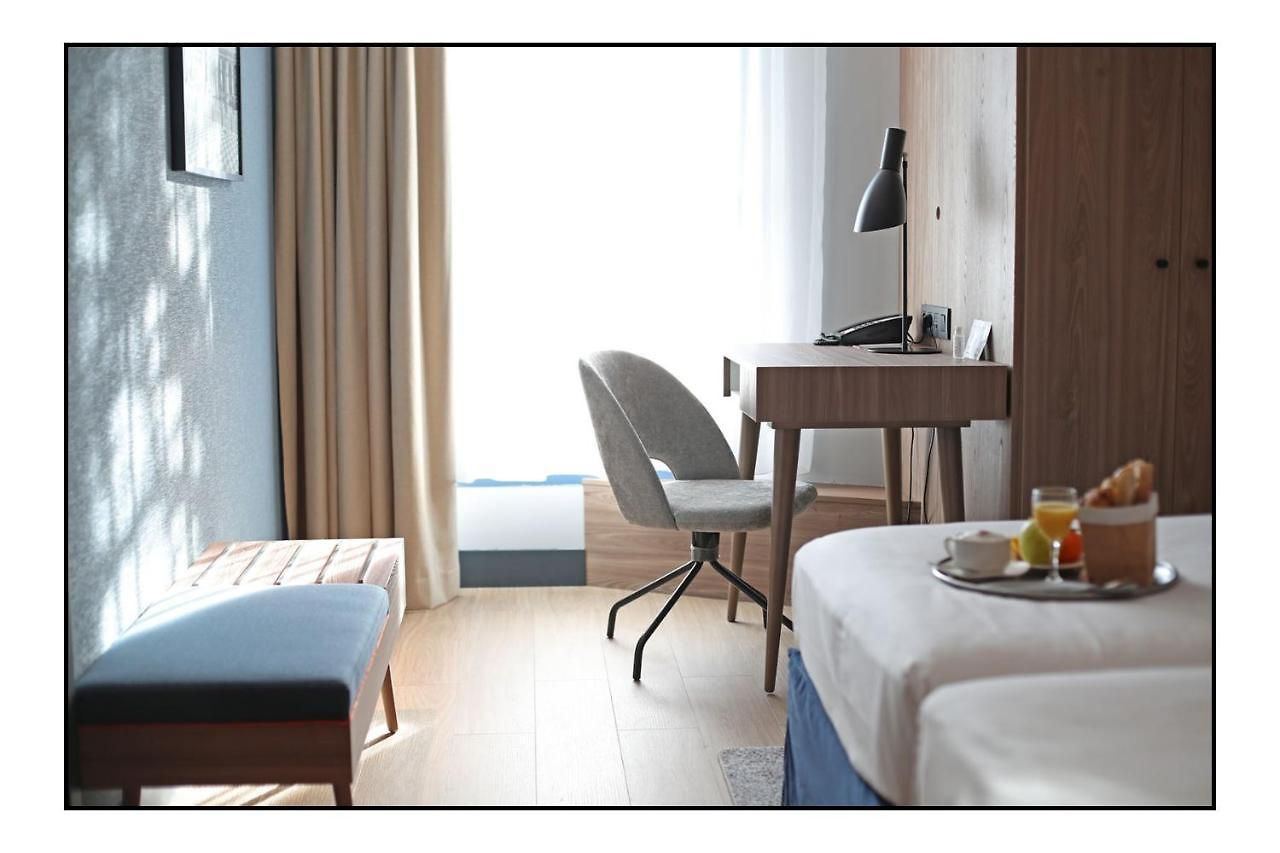 Radisson Airport