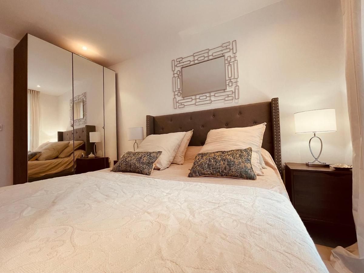 Renting - Paganini - Spacious - 2 Bedrooms - King Bed - Bathtub - Heart Of Appartement *