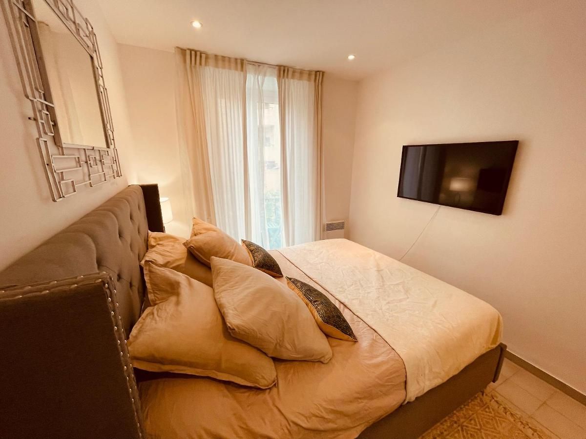 Renting - Paganini - Spacious - 2 Bedrooms - King Bed - Bathtub - Heart Of Appartement Nice