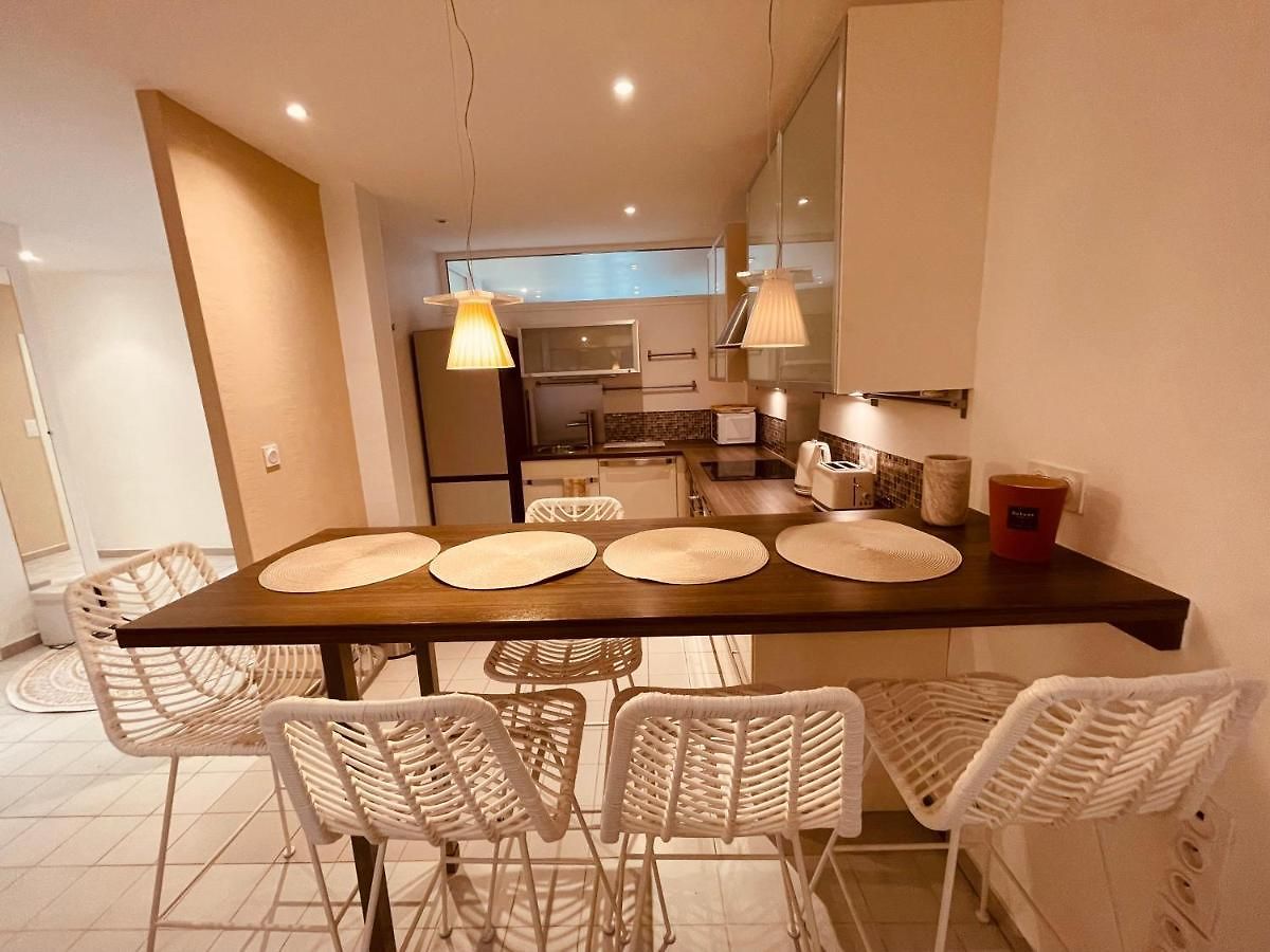 Renting - Paganini - Spacious - 2 Bedrooms - King Bed - Bathtub - Heart Of