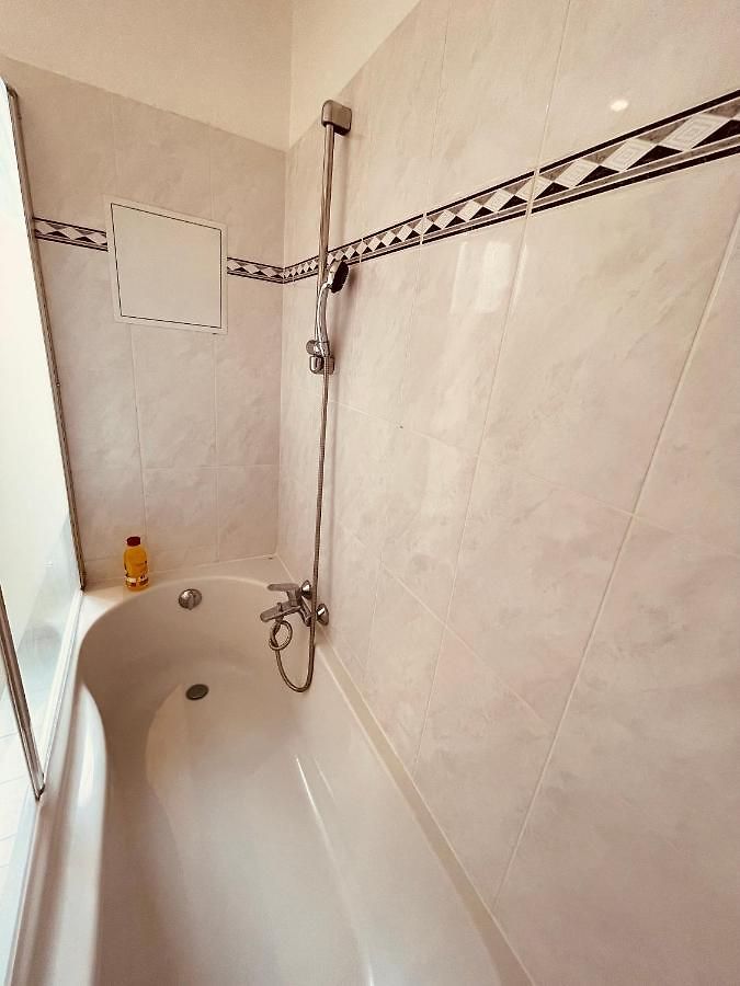 Appartement Renting - Paganini - Spacious - 2 Bedrooms - King Bed - Bathtub - Heart Of