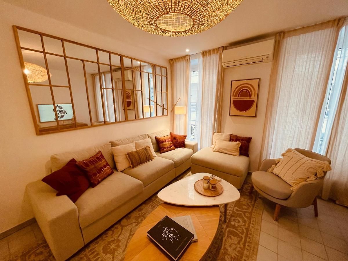 Renting - Paganini - Spacious - 2 Bedrooms - King Bed - Bathtub - Heart Of Appartement *