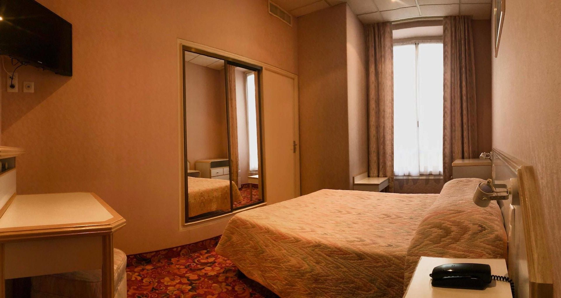 Hotel Busby 3*