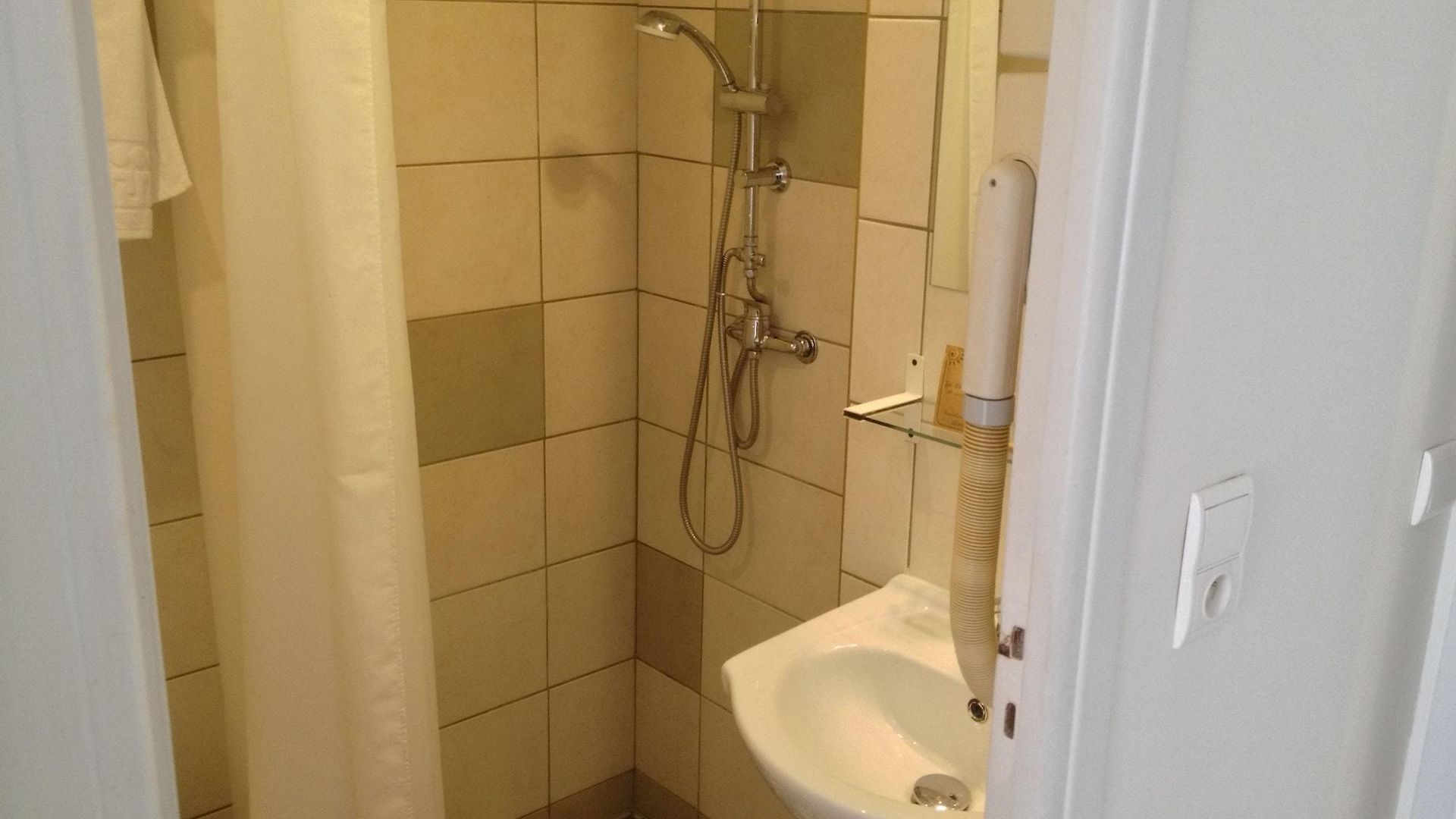 Hotel Magnan 2*