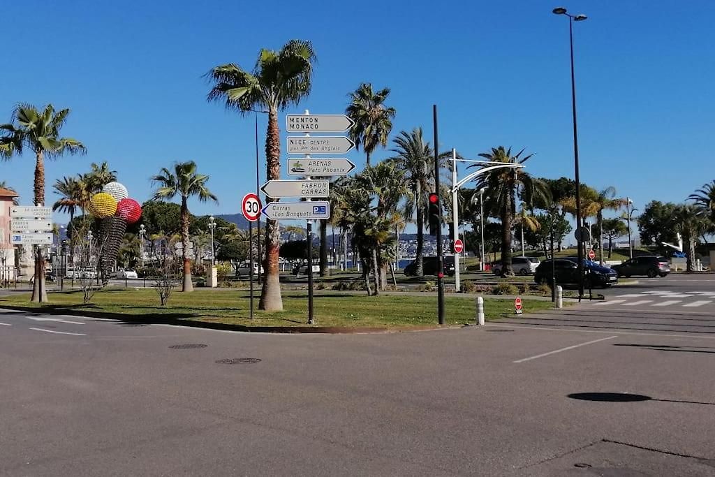 Ouest, Near The