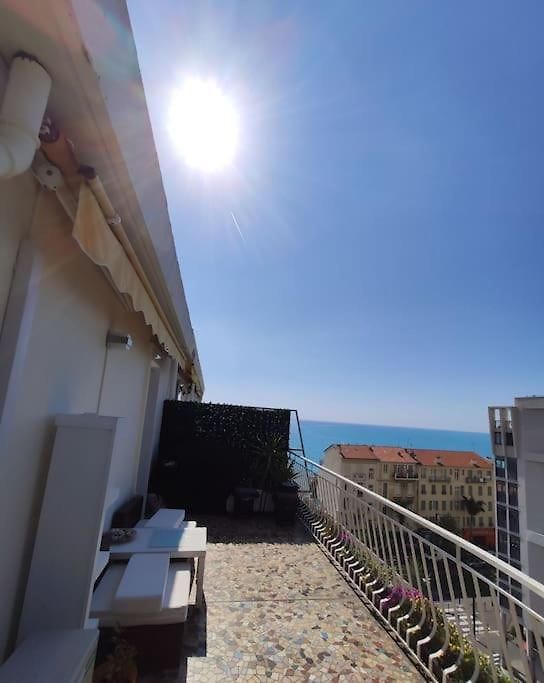 Studio Terrasse Vue à 1min De La Et Tram Appartement *