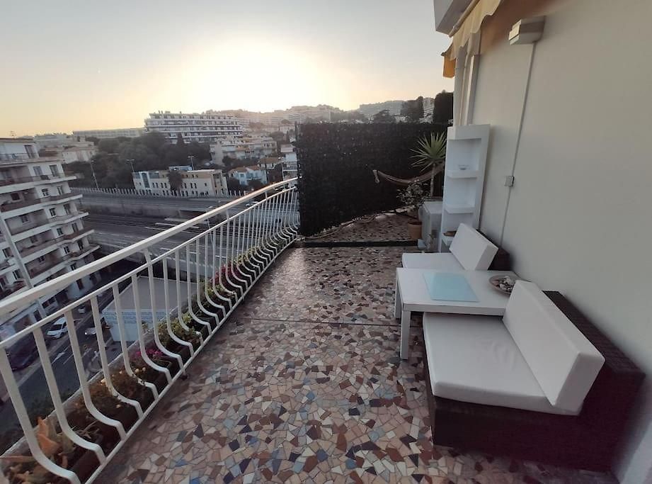 Studio Terrasse Vue à 1min De La Et Tram