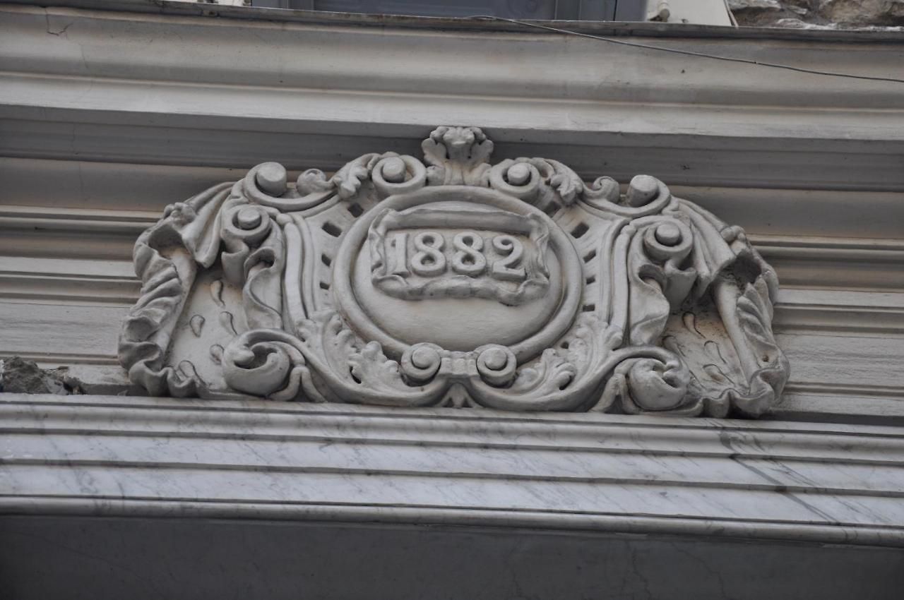 From 1882, Romantic Flat, In The Golden Square Nice