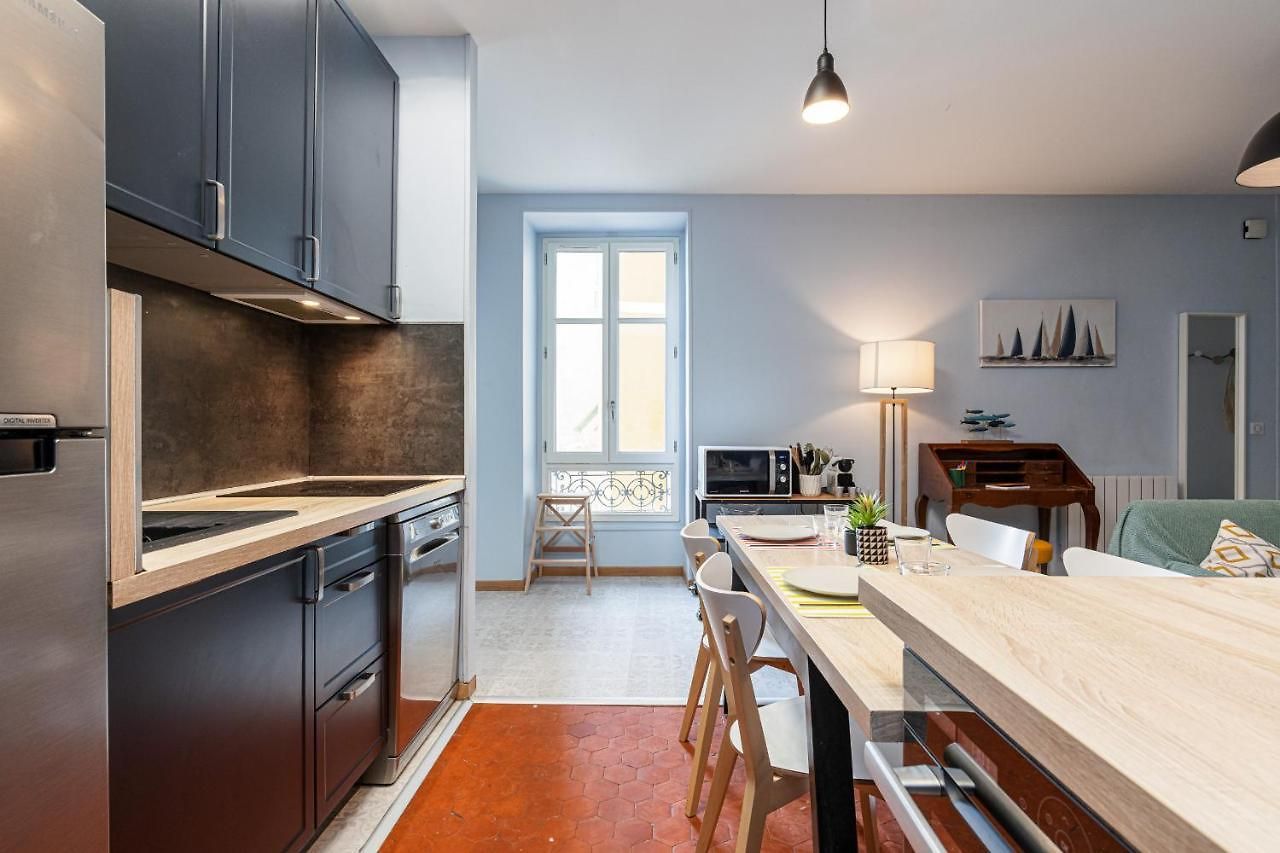 Large 3 Bdr Center * Nice