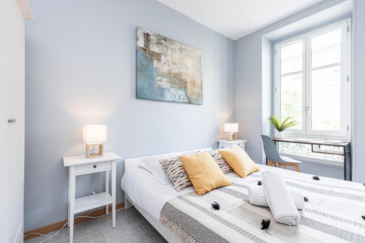 Large 3 Bdr Center Apartment Nice
