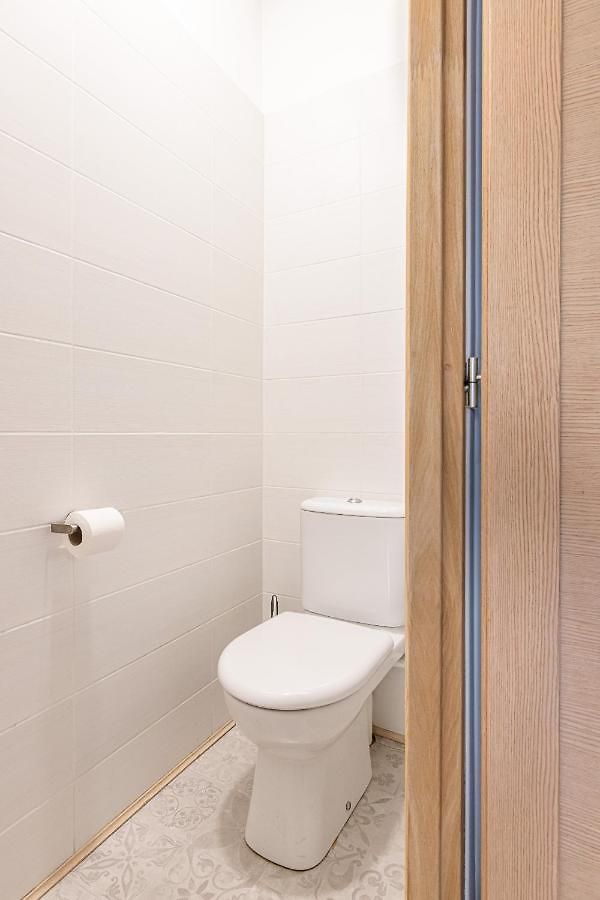 Large 3 Bdr Center Apartment