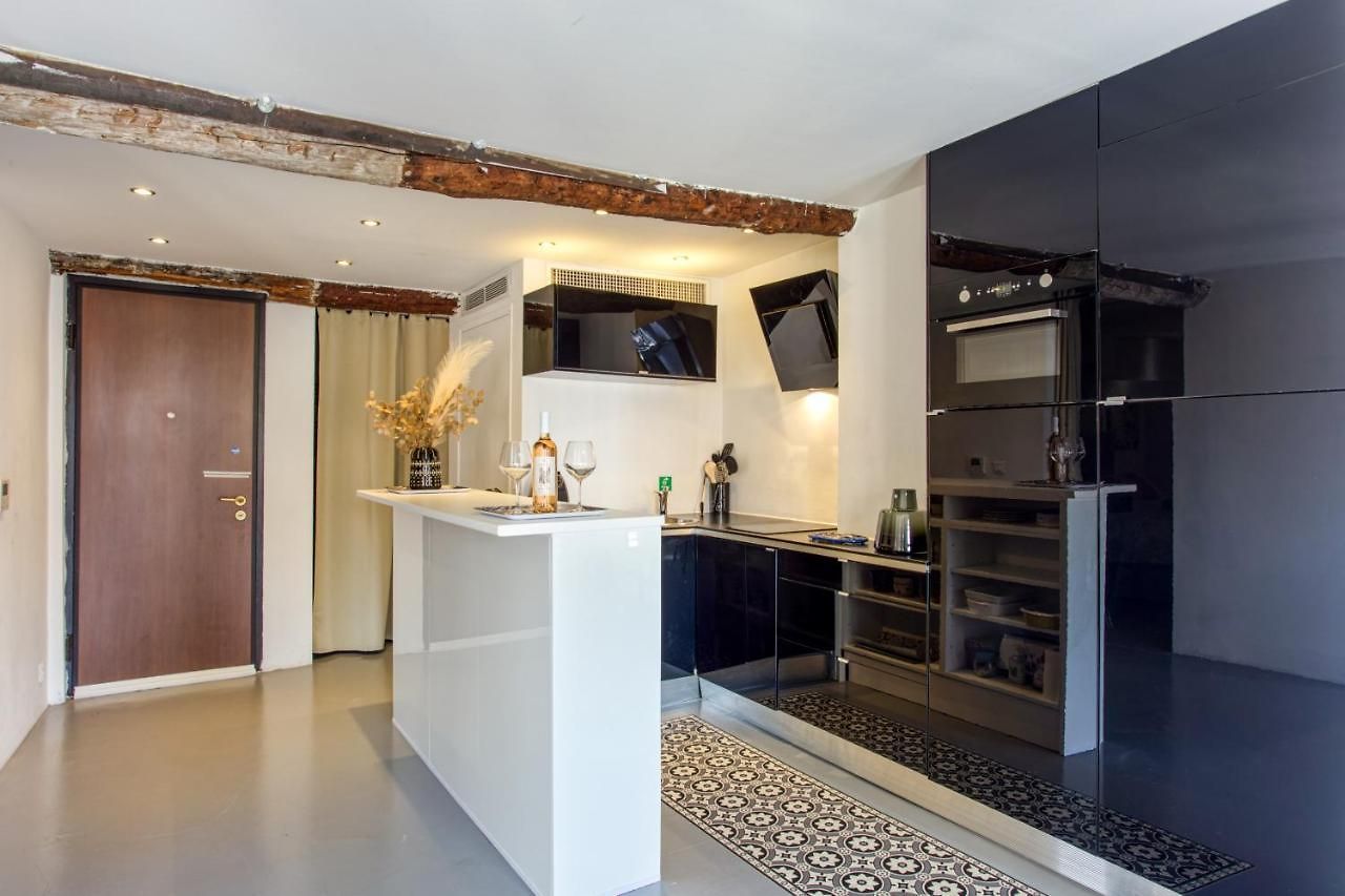 Ross 5- F2, Lumineux, Balcon, Loft, Clim, Vieux-nice * Nice