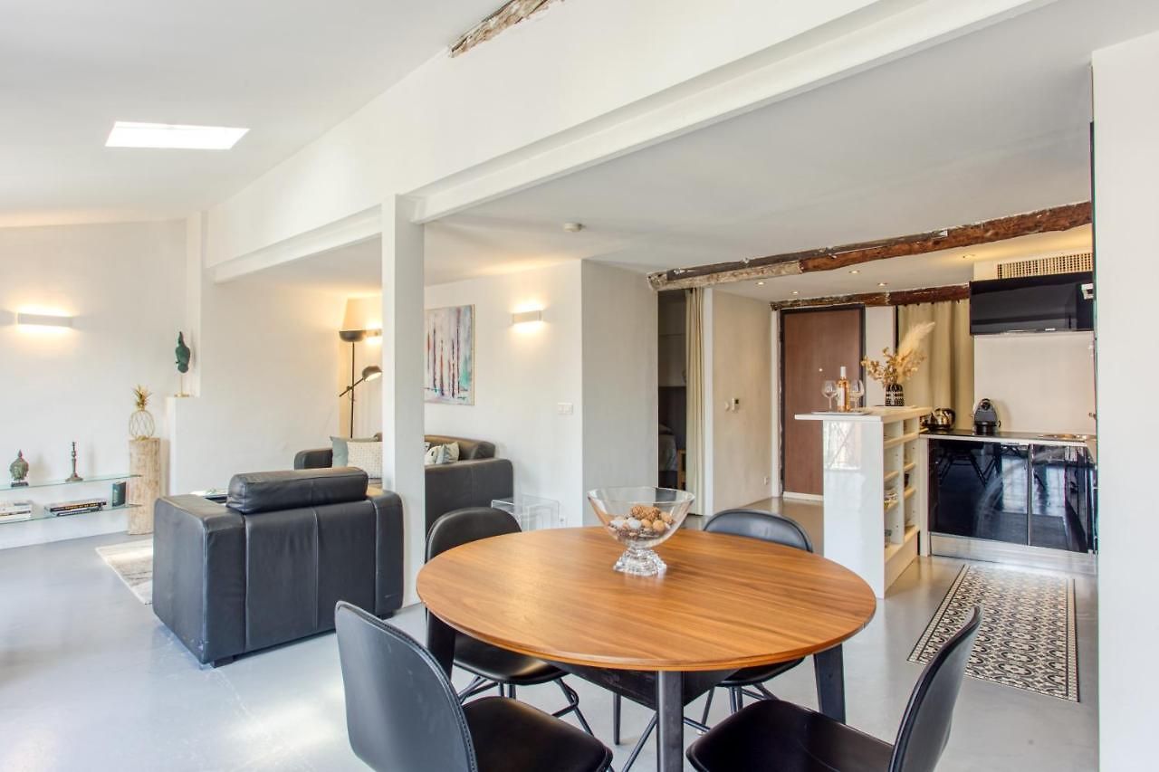 Ross 5- F2, Lumineux, Balcon, Loft, Clim, Vieux-nice Apartment