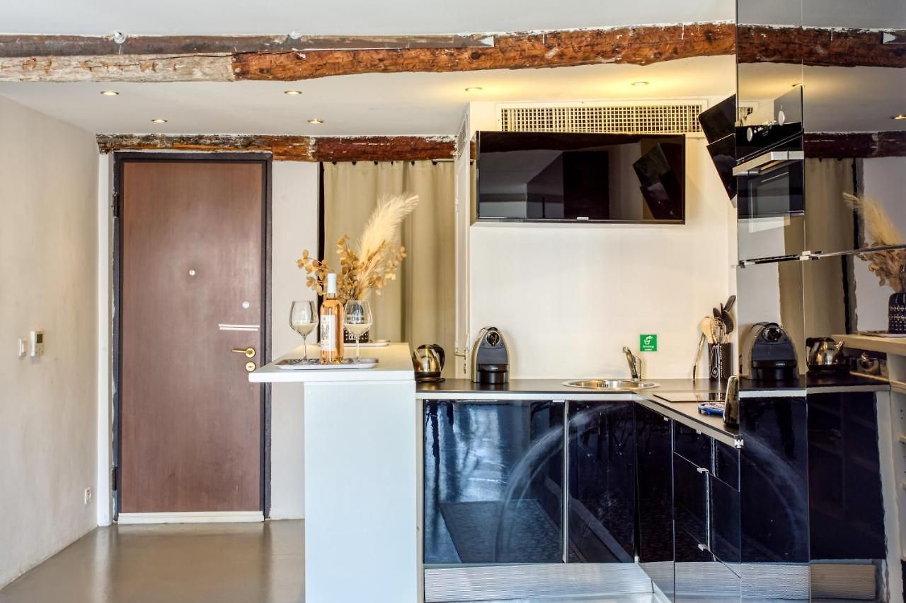 Ross 5- F2, Lumineux, Balcon, Loft, Clim, Vieux-nice