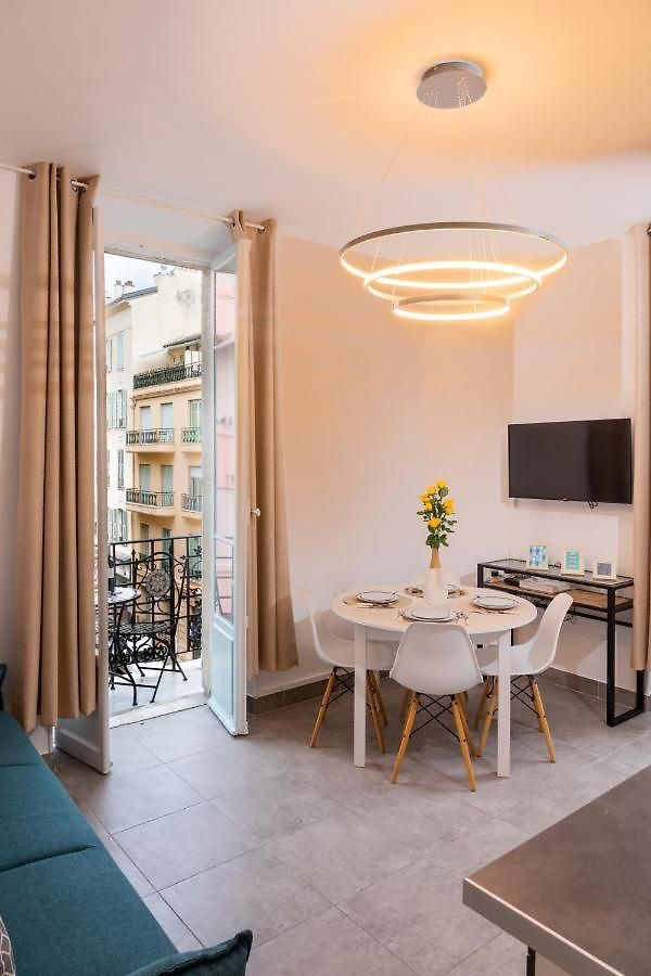 Lovely With Terrace Centre Appartement