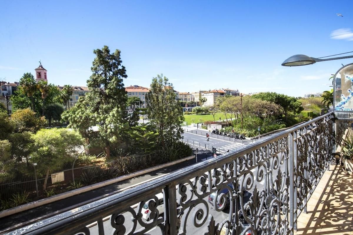 Balcon Vue Coulée Verte. Luxe Plein Cœur De Appartement Nice