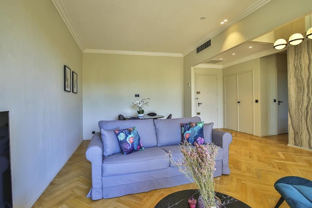Appartement Balcon Vue Coulée Verte. Luxe Plein Cœur De Nice
