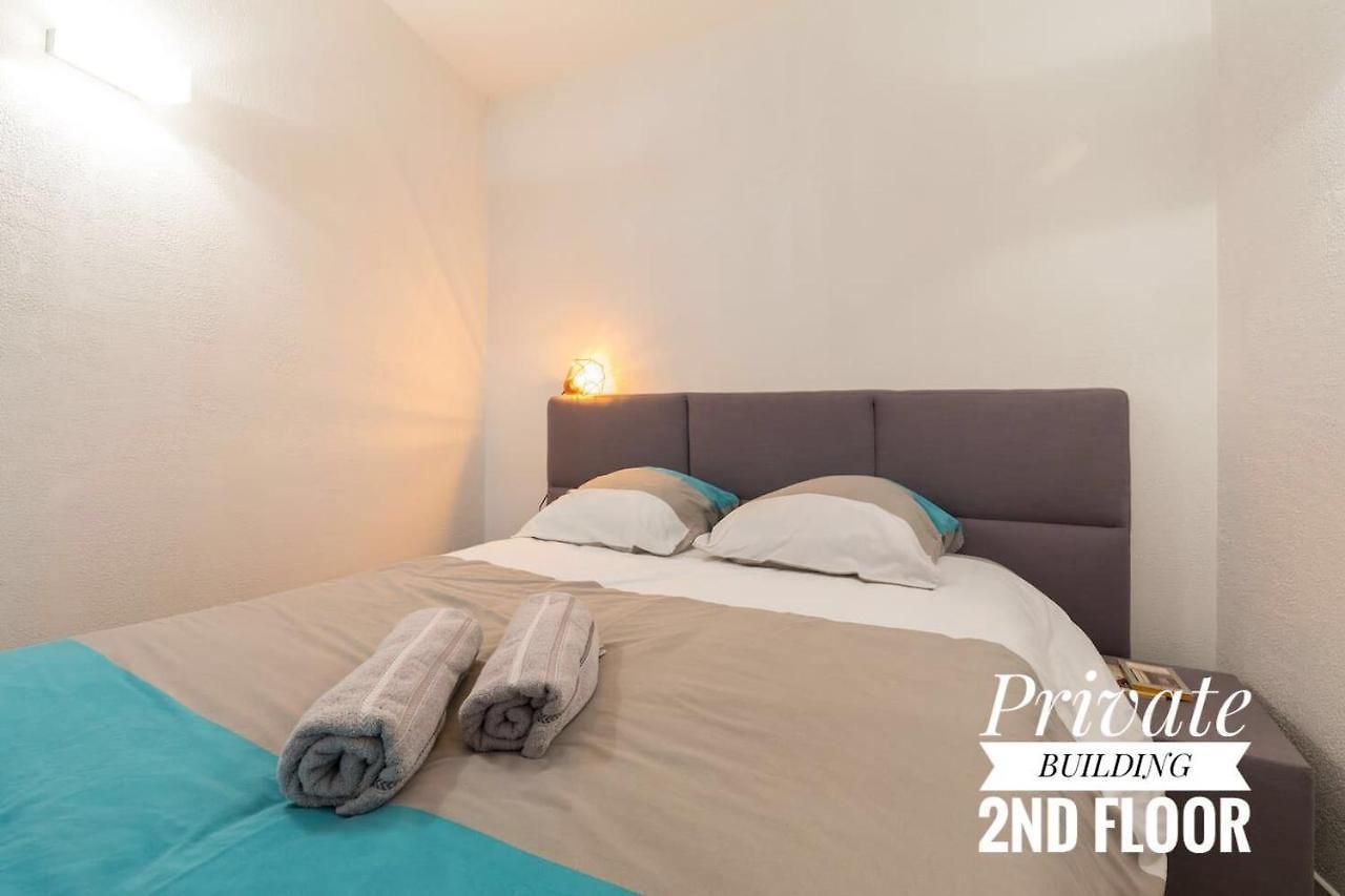 Private Building, 4 Apts, Unique At Nice- Old Town Appartement Nice