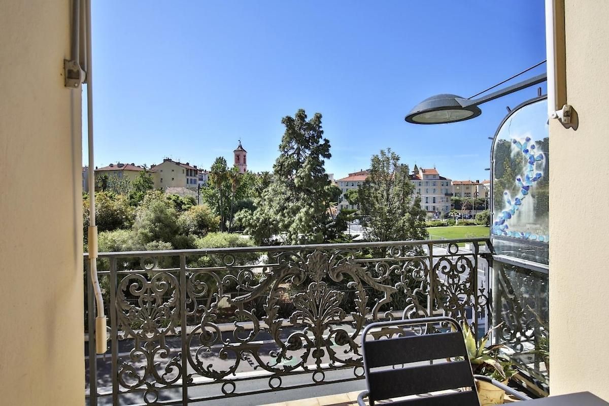 Appartement Balcon Vue Coulée Verte. Luxe Plein Cœur De Nice